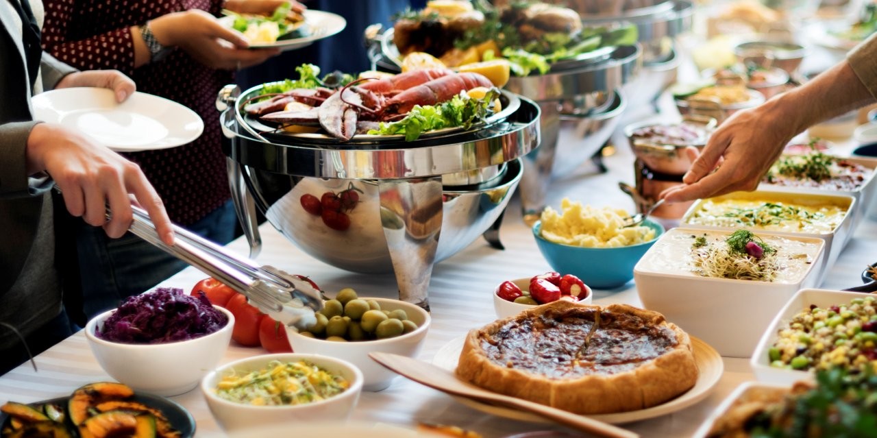 delicious-buffet-offers-wide-variety-of-festive-di-2026-09-15-20-12-31-utc